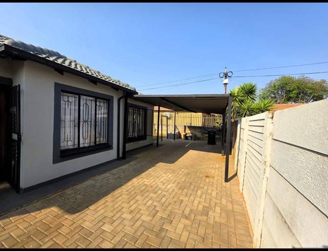 3 BEDROOM HOUSE FOR SALE IN THE ORCHARDS